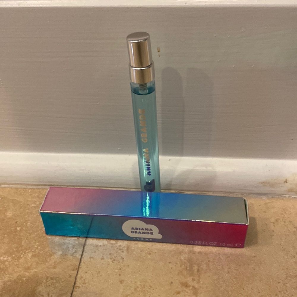 Ariana Grande Cloud spray fragrance .33 oz